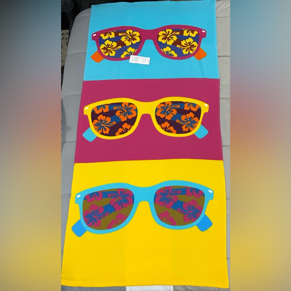 NWT•Isla Bonita Vibrant Sunglasses PACKABLE  Beach/Travel Towel•Super Absorbent